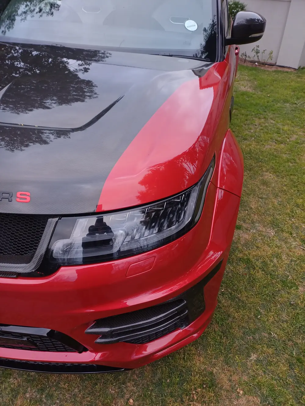 Deep gloss on a Range Rover Sport after paint enhancement